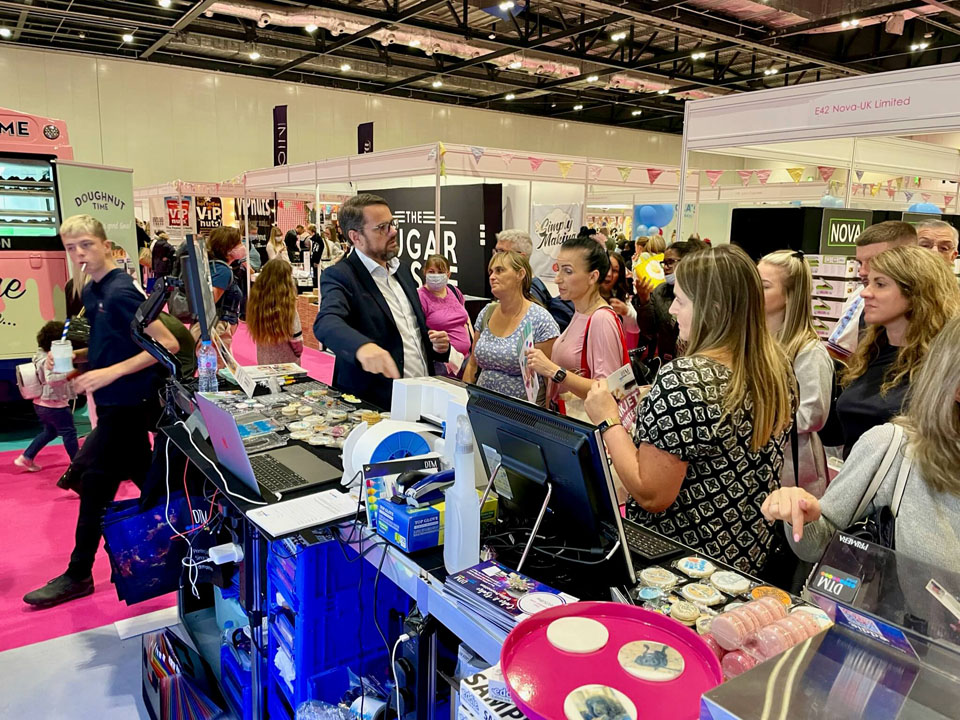 DTM print show stand