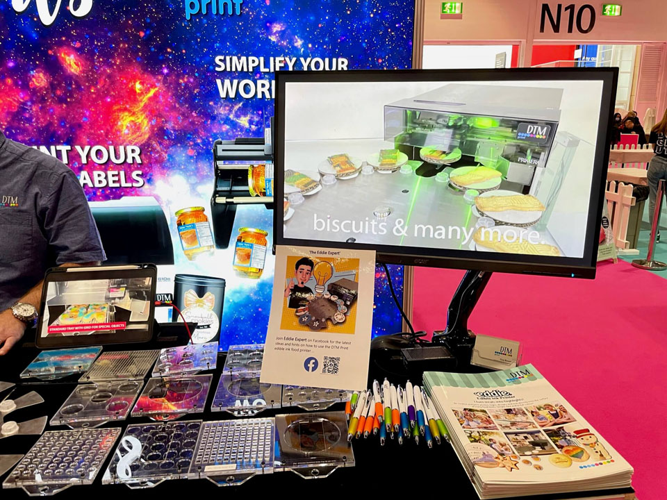 DTM print show stand