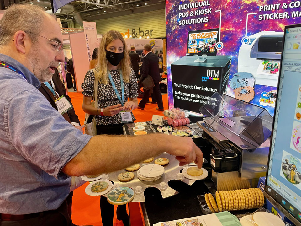 DTM print show stand