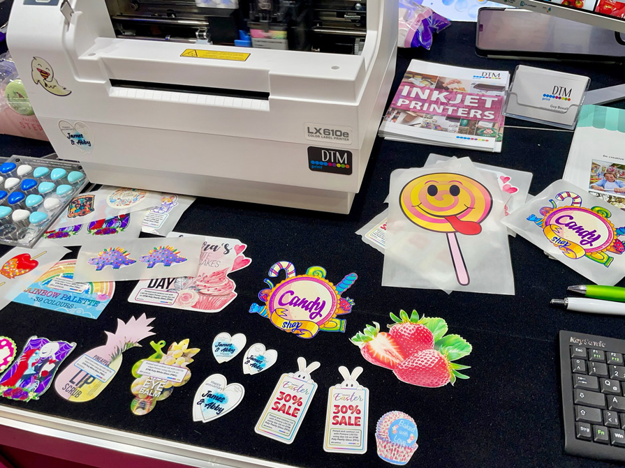 DTM print show stand
