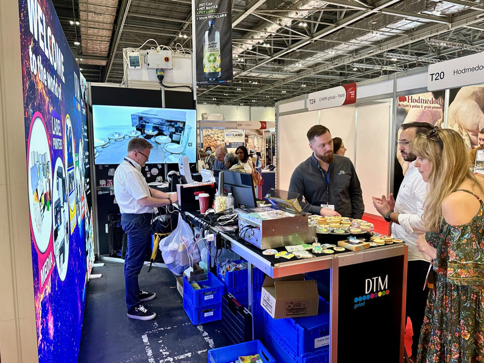 DTM print show stand