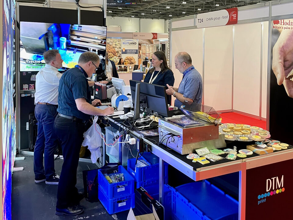 DTM print show stand
