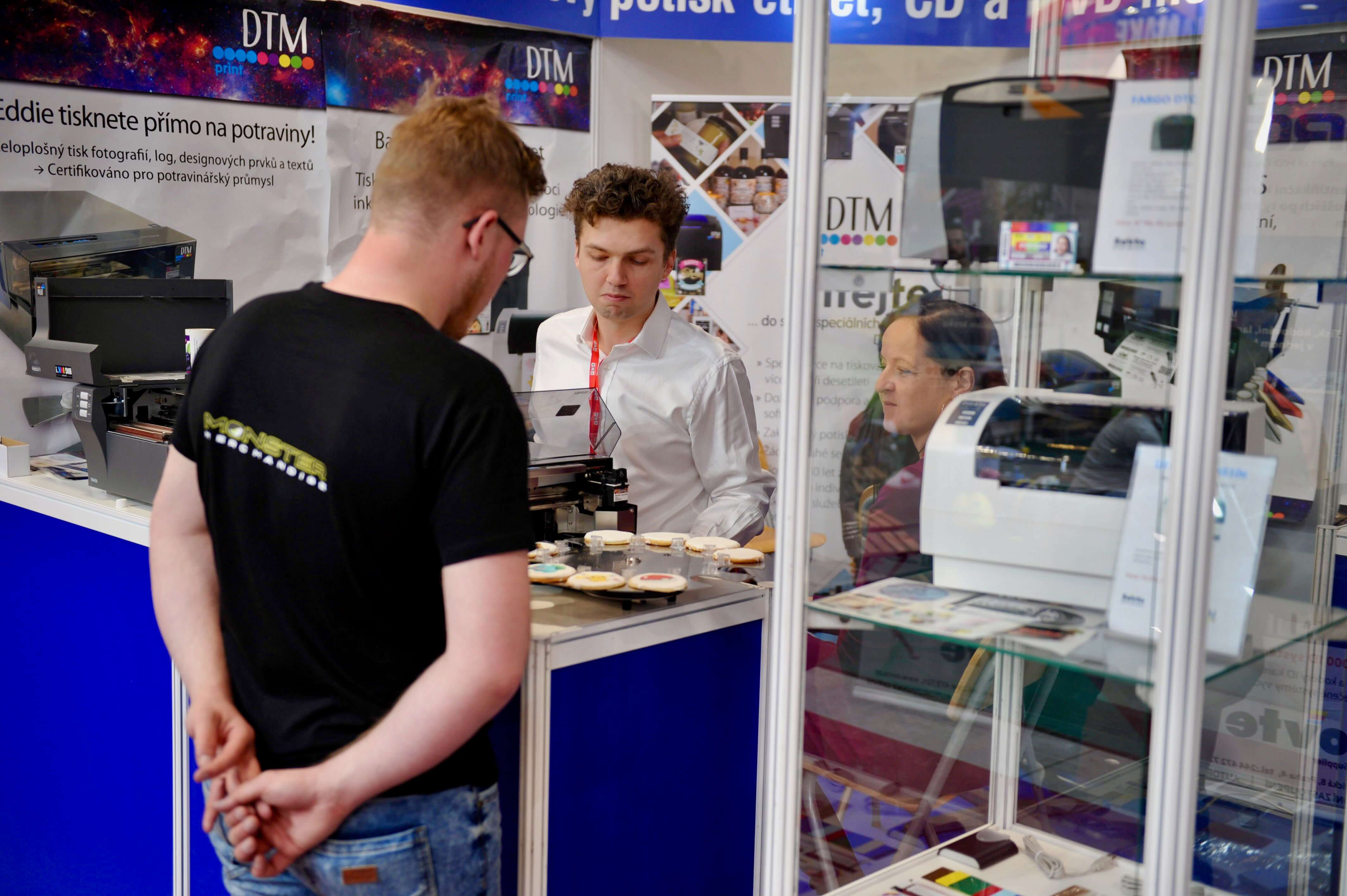 Reklama show stand