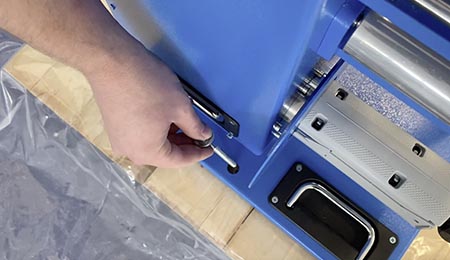 Tighten the LF140e fixation Screws.