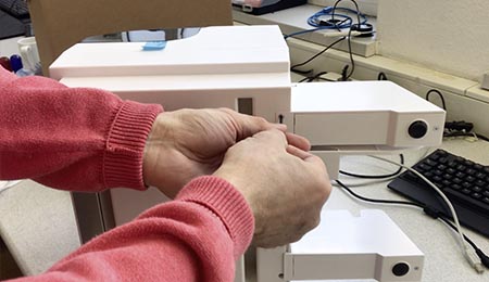 removing the Roll Holder from LX 610e Label Printer